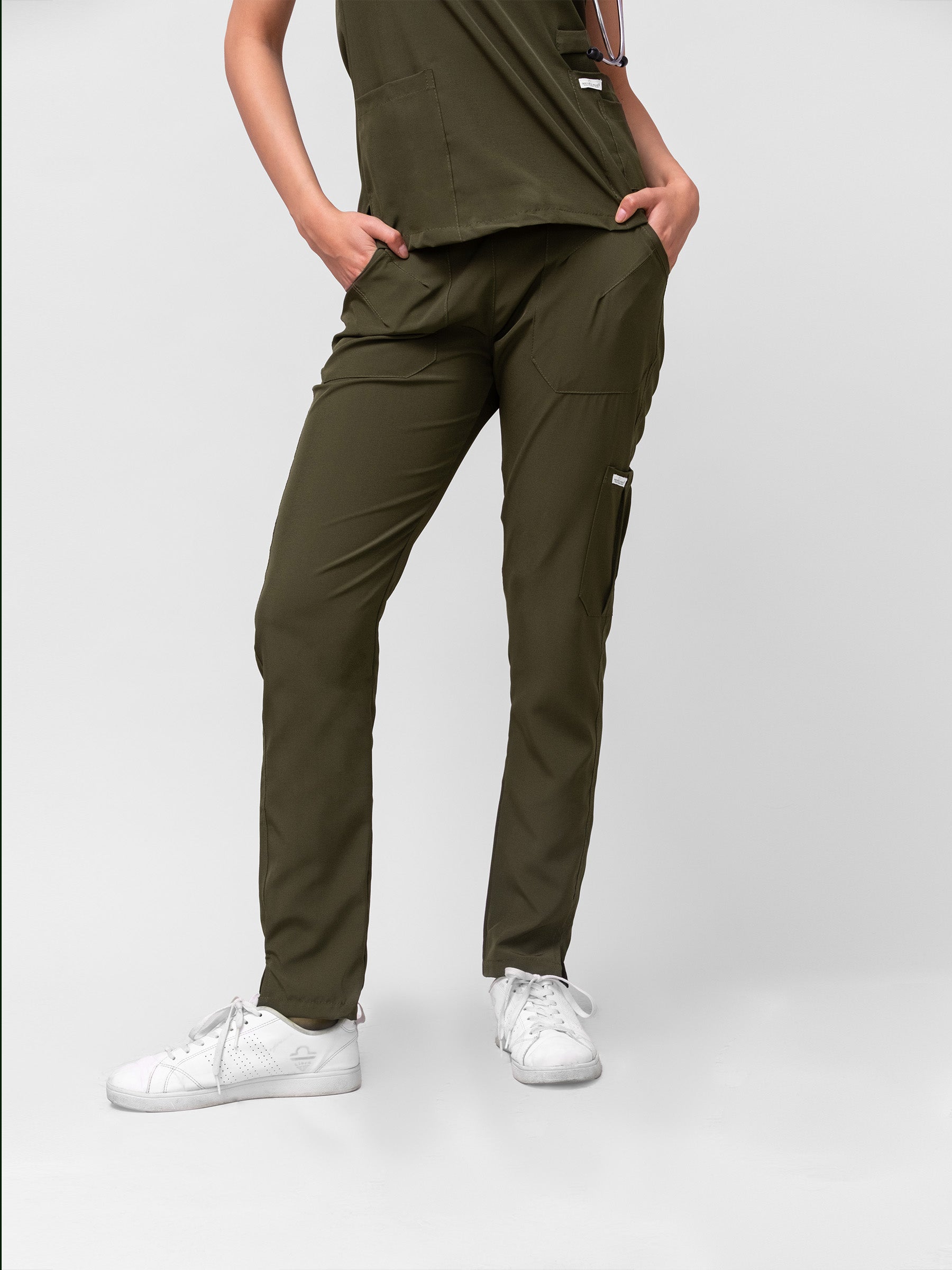 Pantalón Quirúrgico de Mujer Mérida - Verde Militar